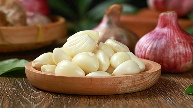 Fresh peeled garlic cloves