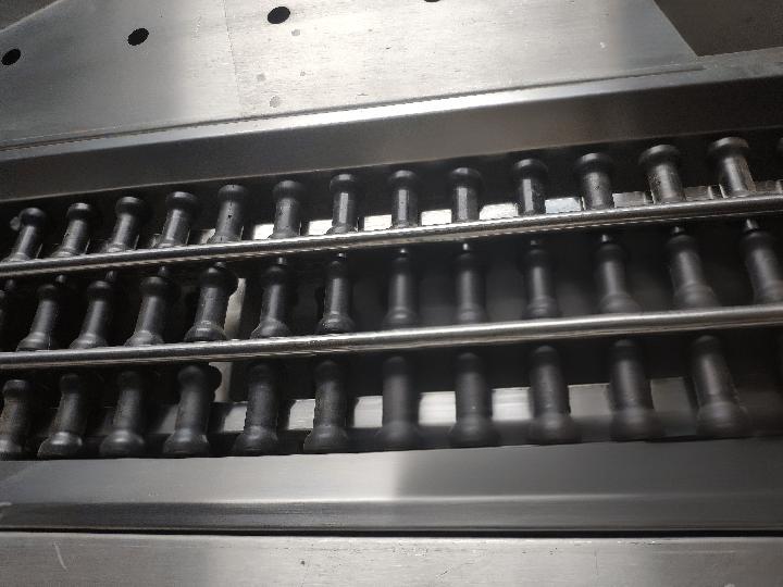 Roller conveying egg