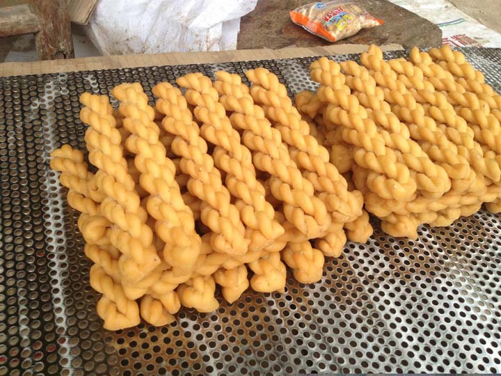 delicious fried dough twists