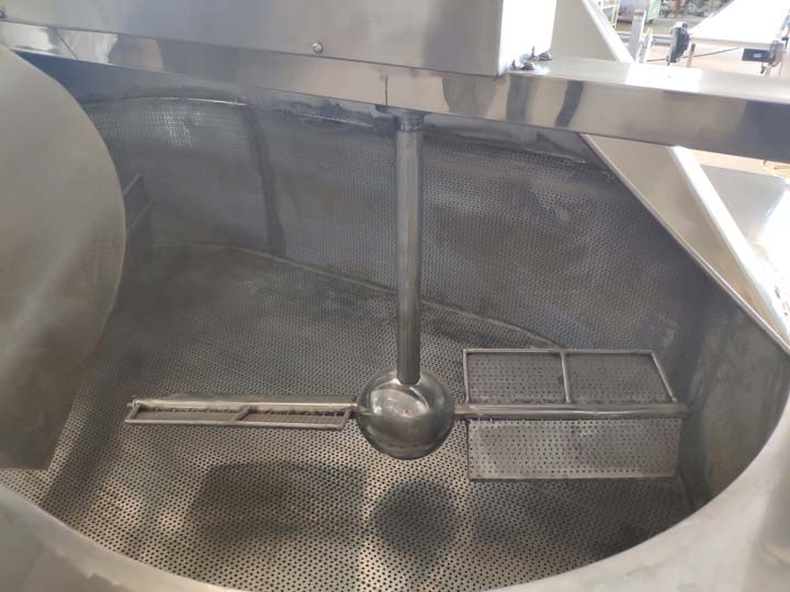 frying pot and the mixing shaft