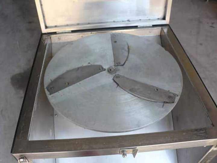 Inner slicing plate of the fruit slicer