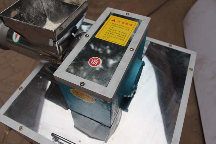 noodle maker details