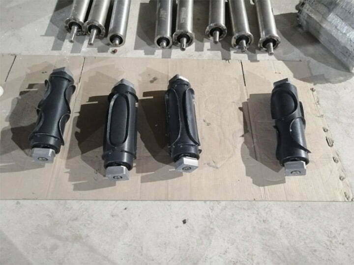 replaceable pita bread forming molds